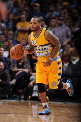 DENVER, CO - APRIL 4:  Jameer Nelson #28 of the Denver Nuggets brings the ball up court against the Los Angeles Clippers on April 4, 2015 at the Pepsi Center in Denver, Colorado.

Copyright 2015 NBAE (Photo by Garrett Ellwood/NBAE via Getty Images)